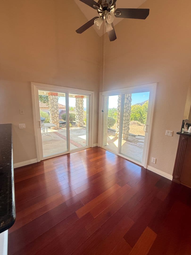 Poway House: 15351 Ridgeview Pl