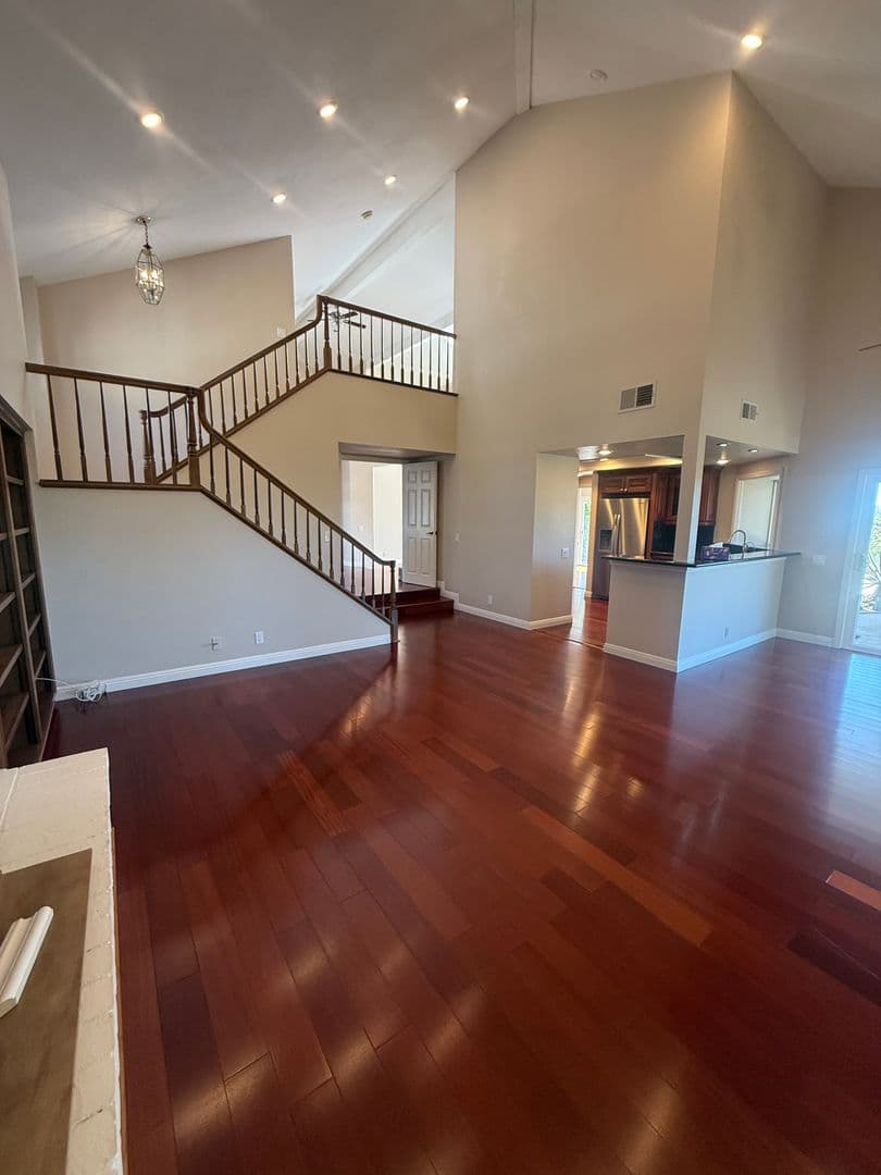 Poway House: 15351 Ridgeview Pl