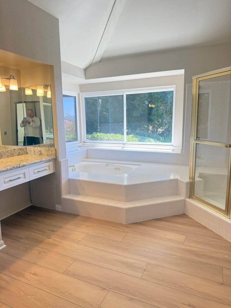 Poway House: 15351 Ridgeview Pl