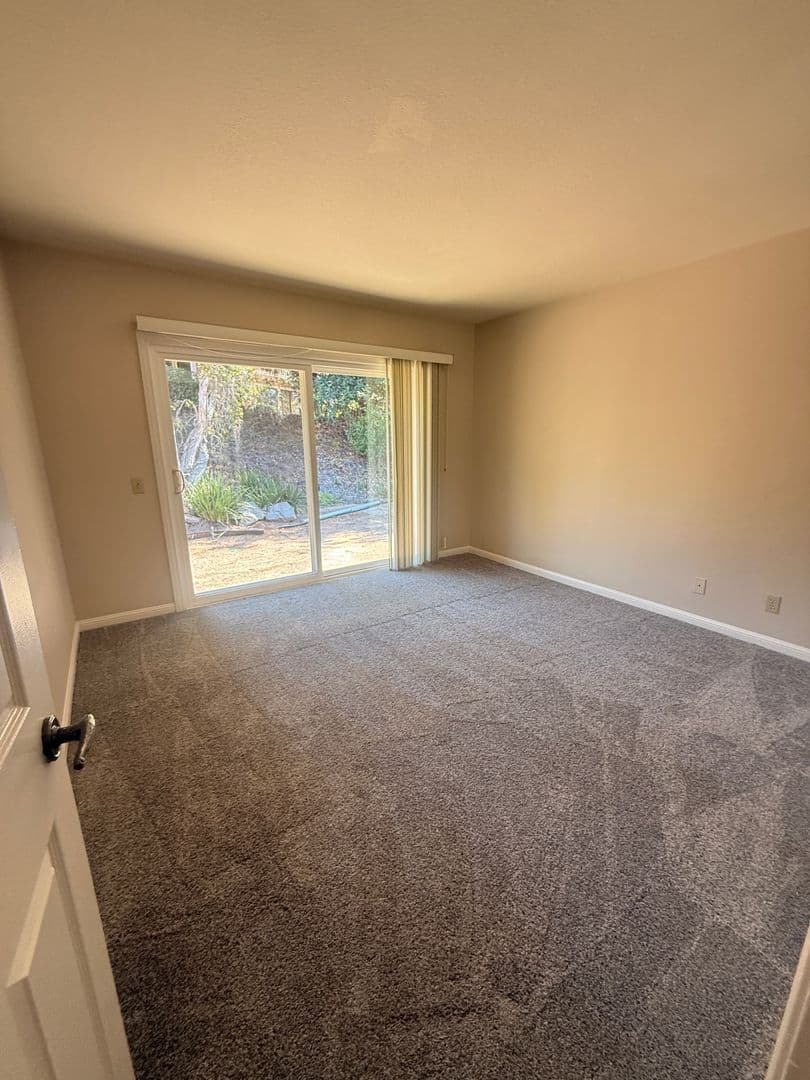 Poway House: 15351 Ridgeview Pl