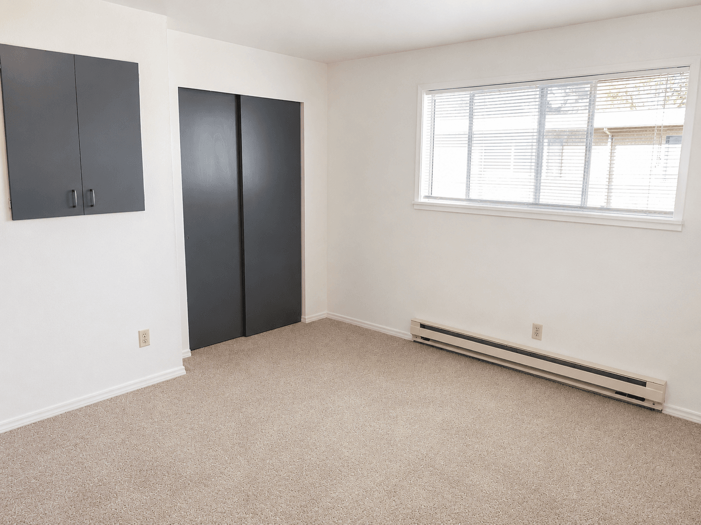 Kent Apartment: 703 Woodford Ave N