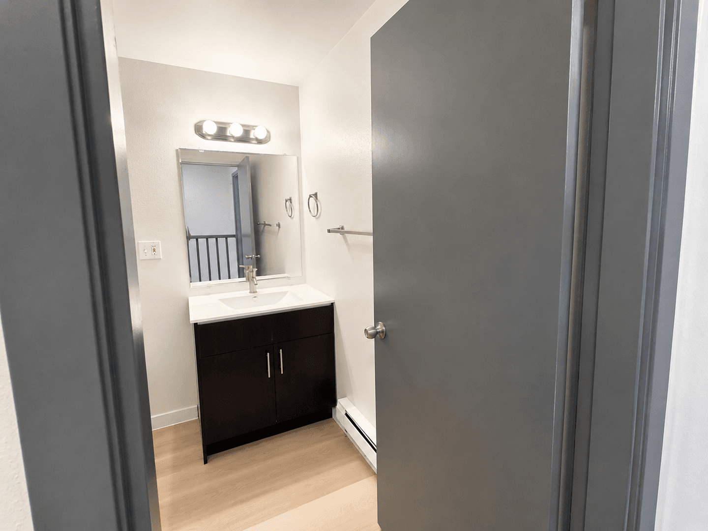 Kent Apartment: 703 Woodford Ave N