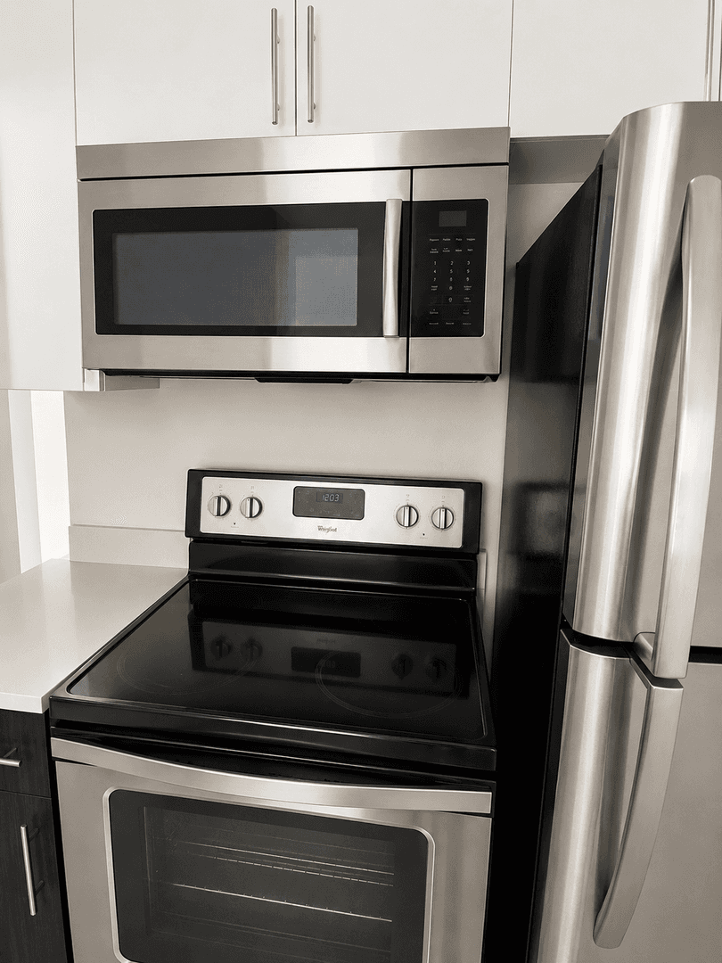Kent Apartment: 703 Woodford Ave N