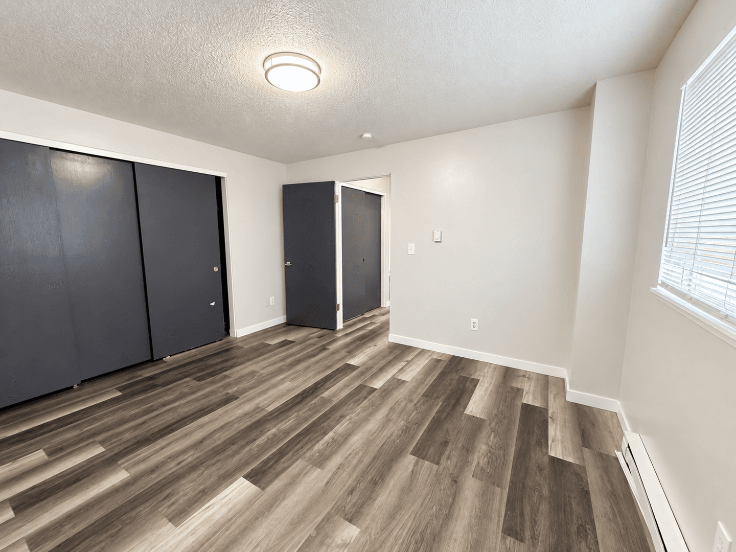 Kent Apartment: 705--717 State Ave N