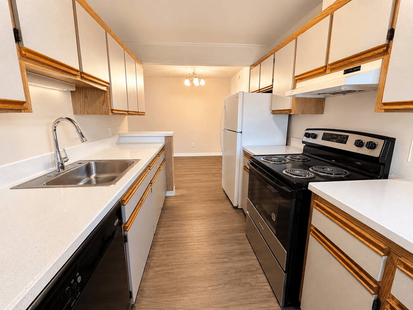 Kent Apartment: 705--717 State Ave N