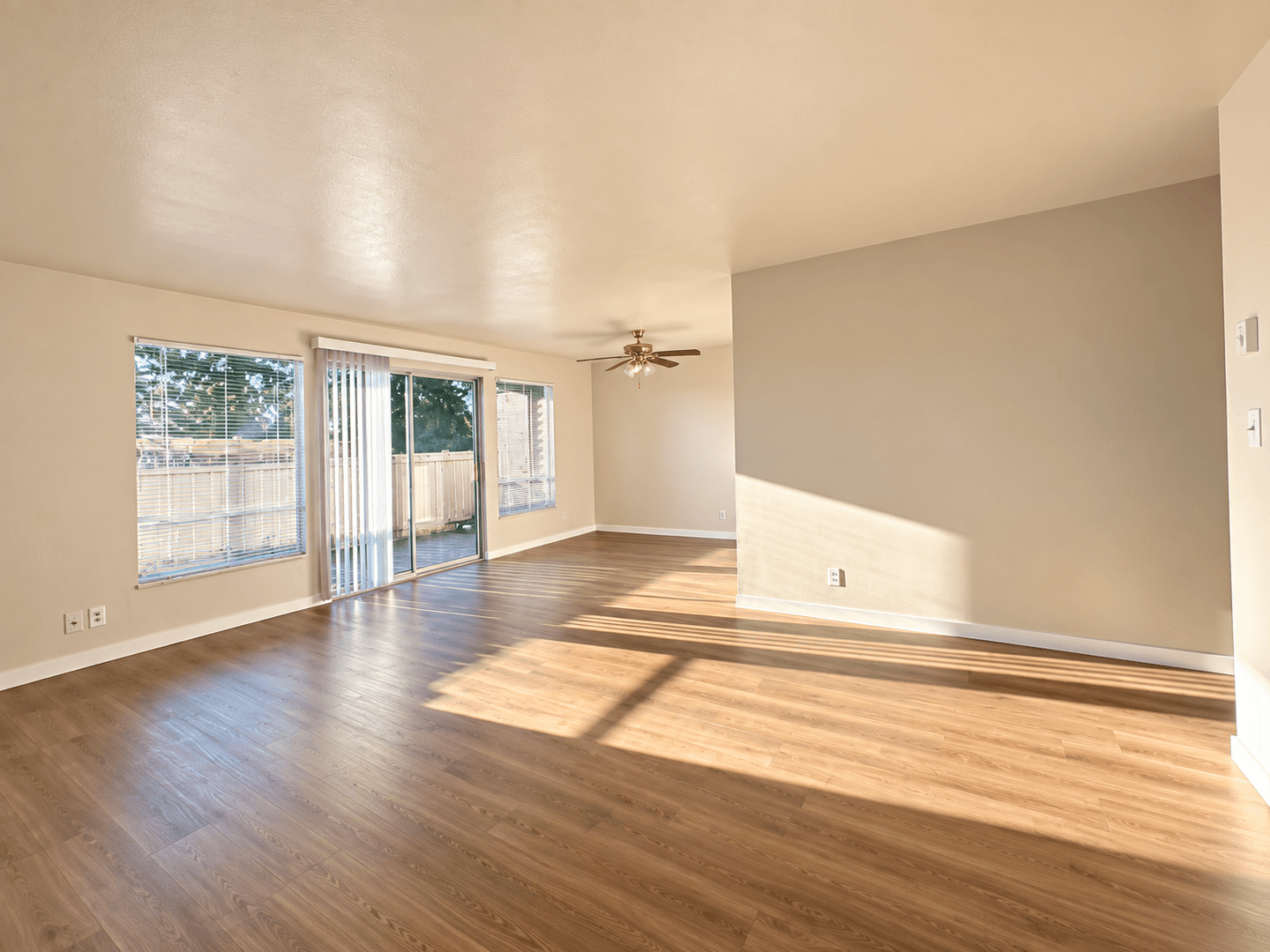 Renton Apartment: 1064 Kirkland Ave NE