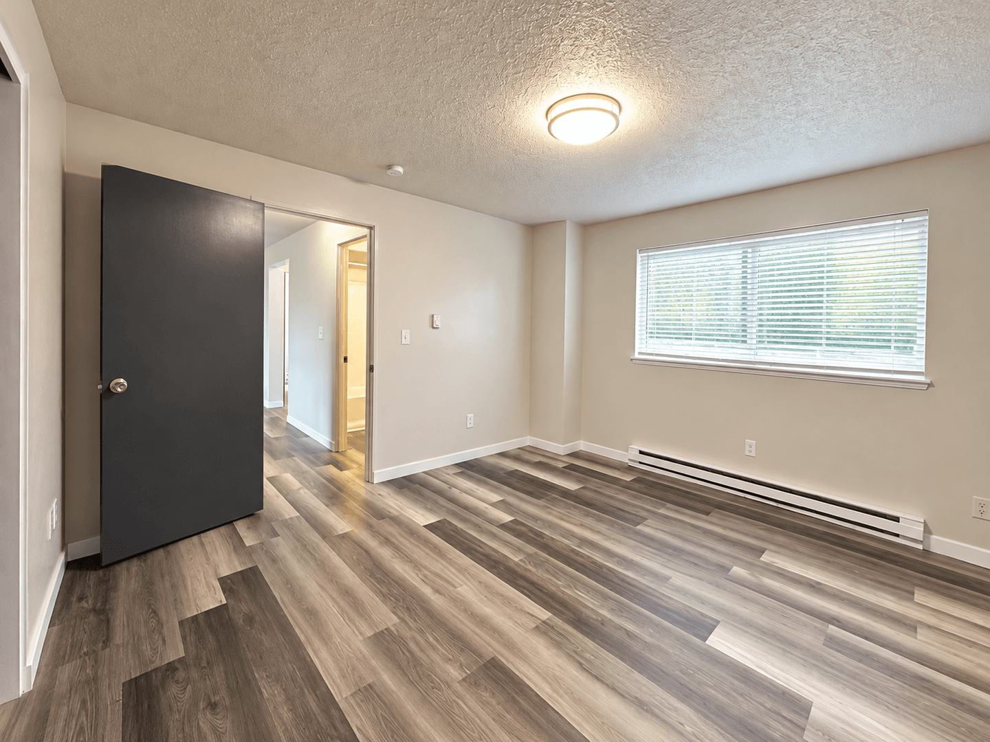 Kent Apartment: 705--717 State Ave N