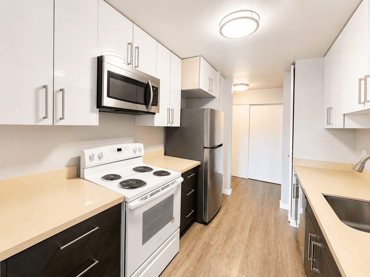 Renton Apartment: 1064 Kirkland Ave NE