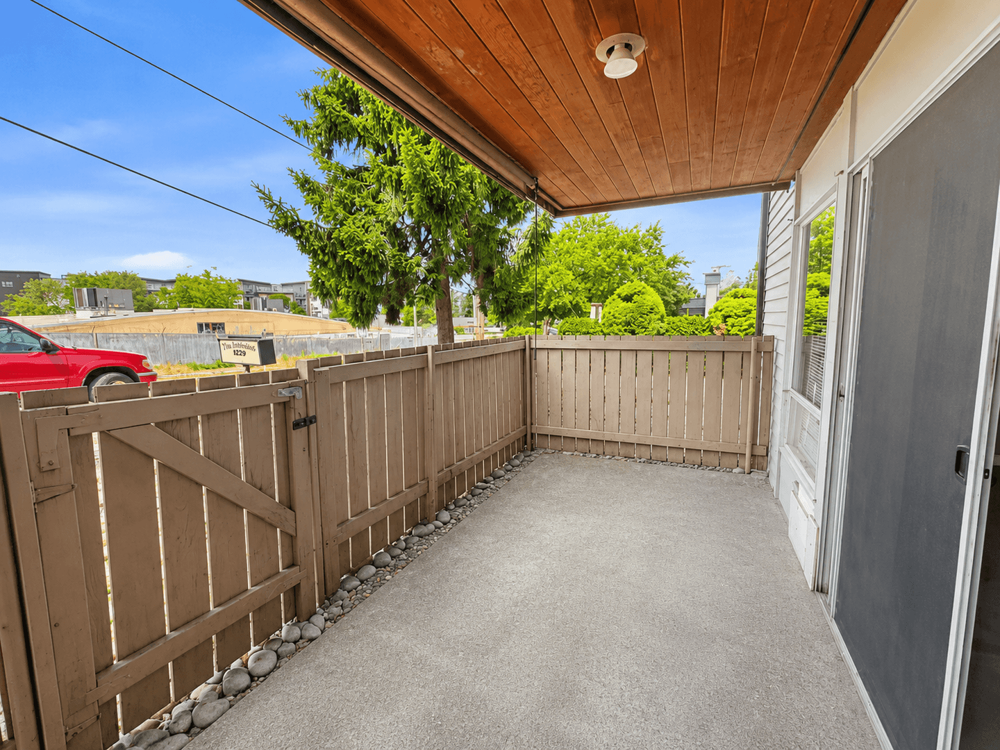 Renton Apartment: 1064 Kirkland Ave NE