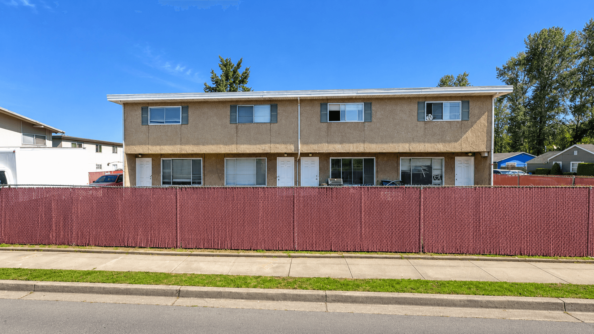 Kent Apartment: 703 Woodford Ave N