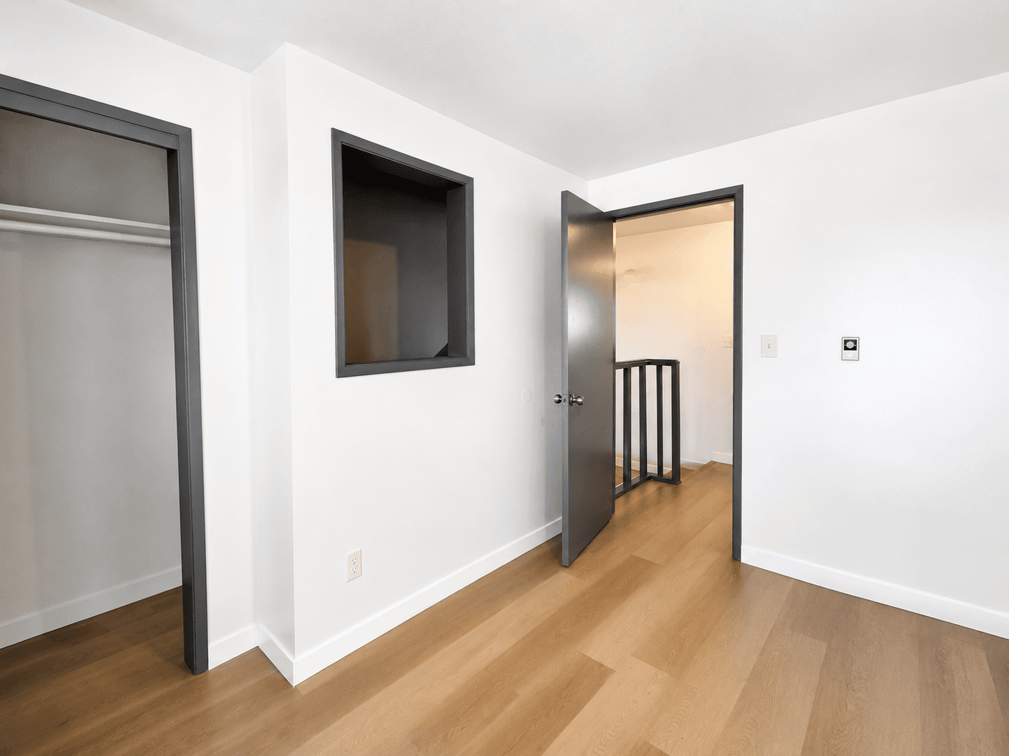 Kent Apartment: 703 Woodford Ave N