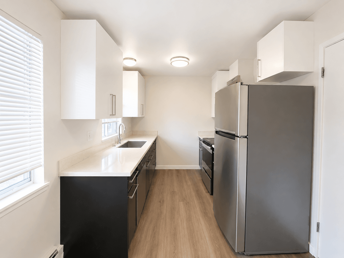 Kent Apartment: 705--717 State Ave N