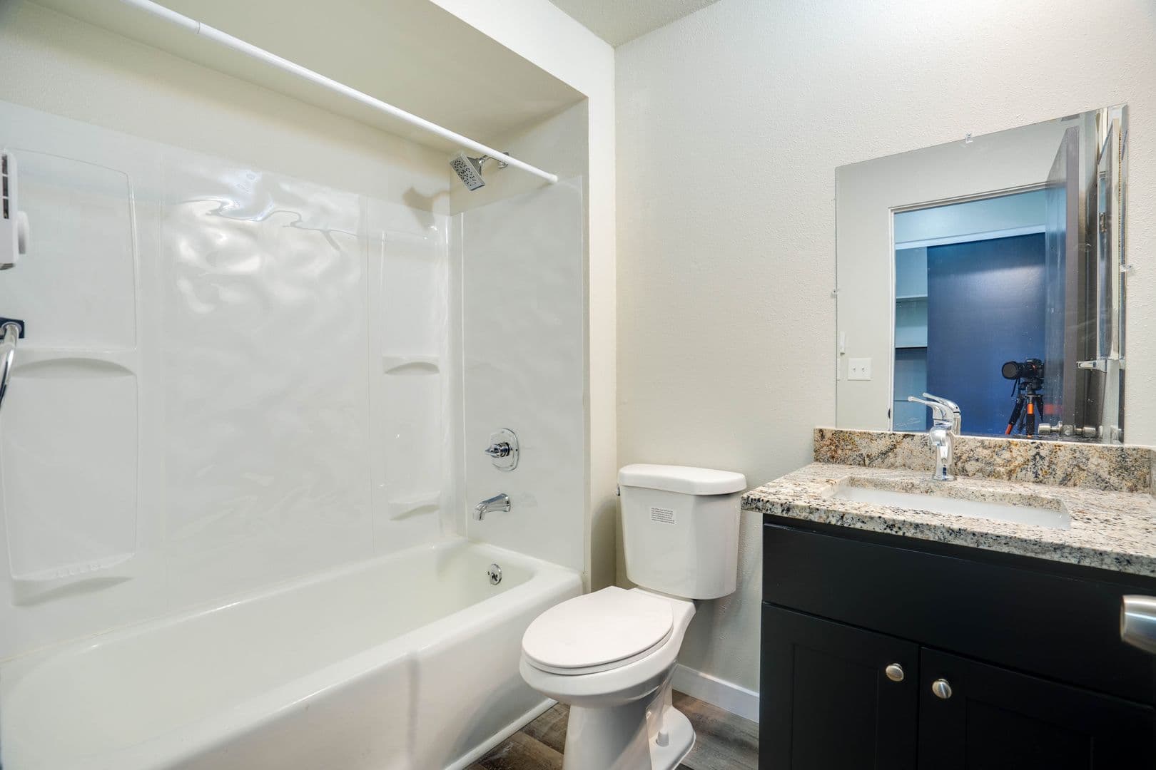 Kent Apartment: 705--717 State Ave N