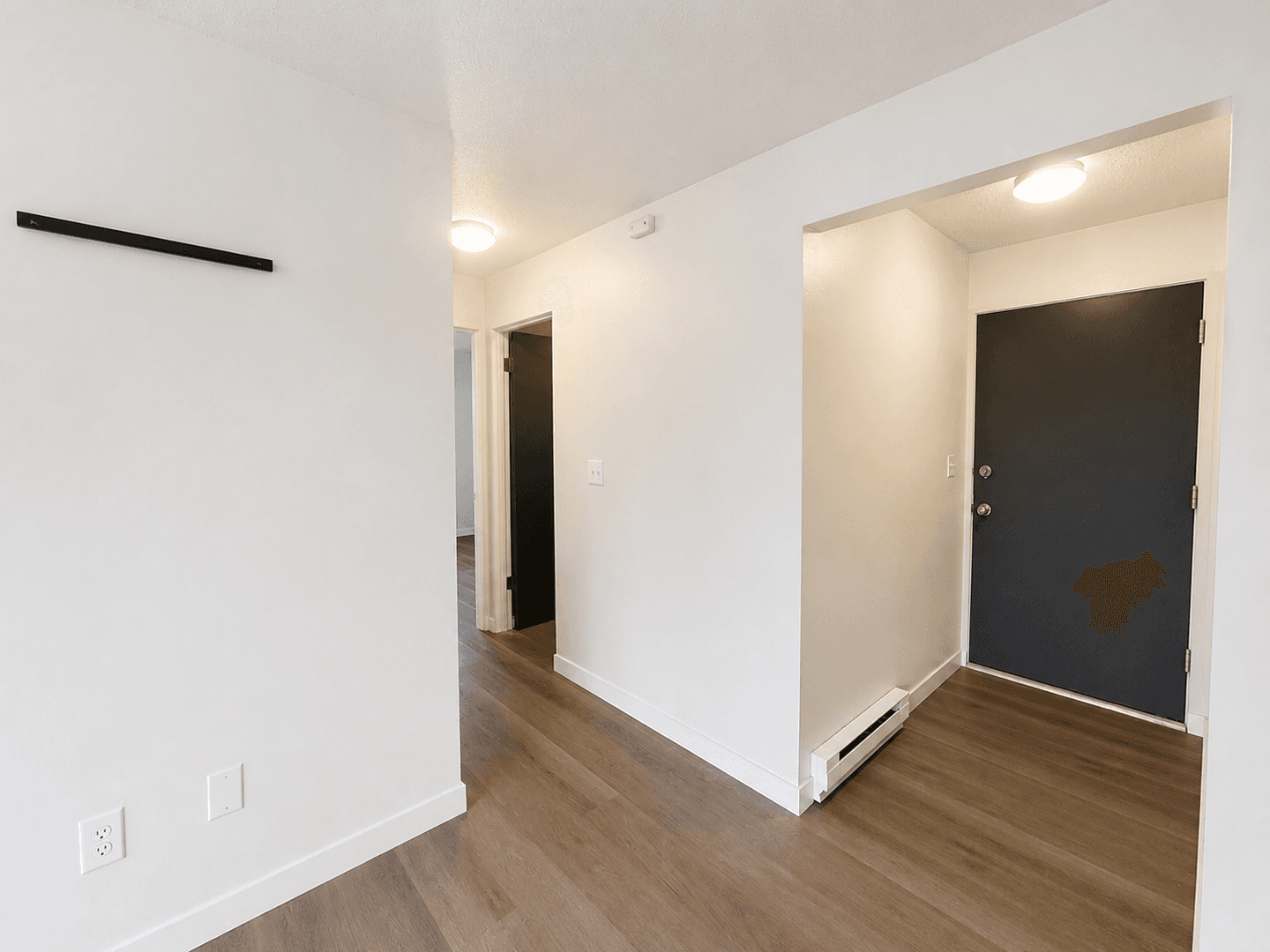 Kent Apartment: 705--717 State Ave N