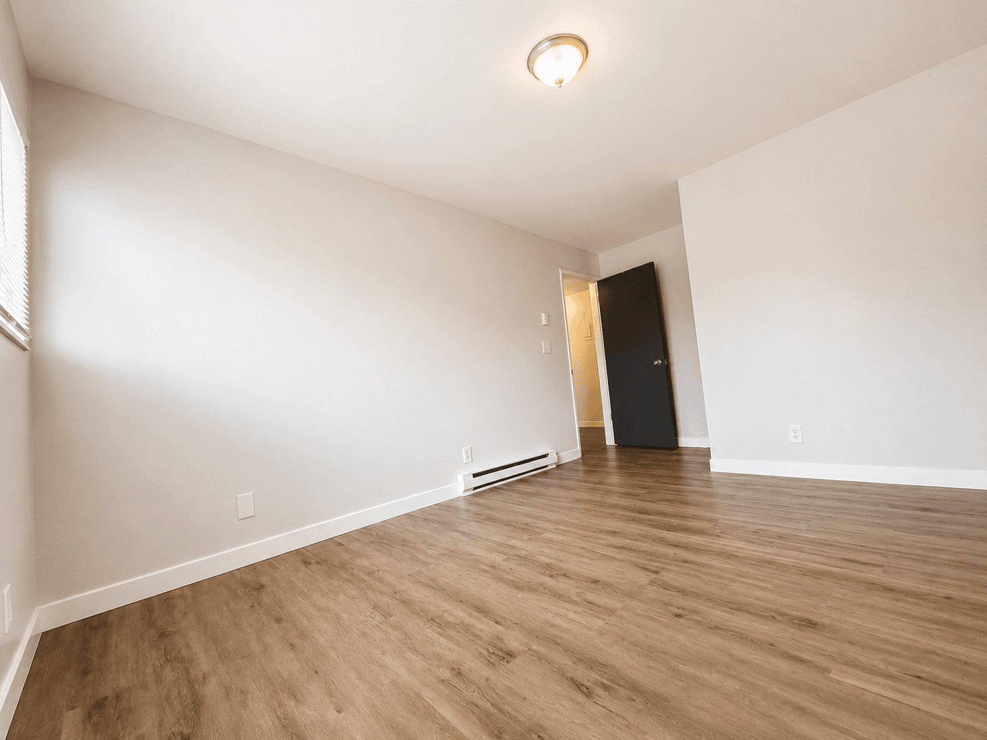 Renton Apartment: 1064 Kirkland Ave NE