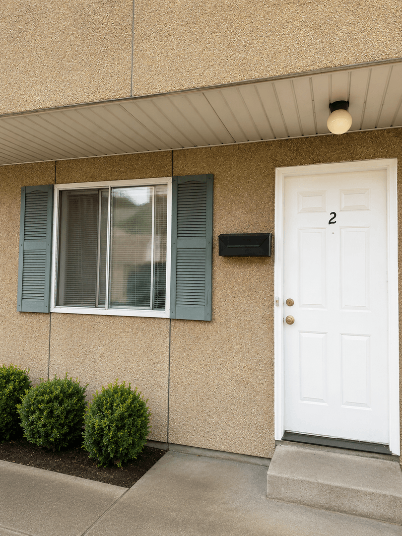 Kent Apartment: 703 Woodford Ave N