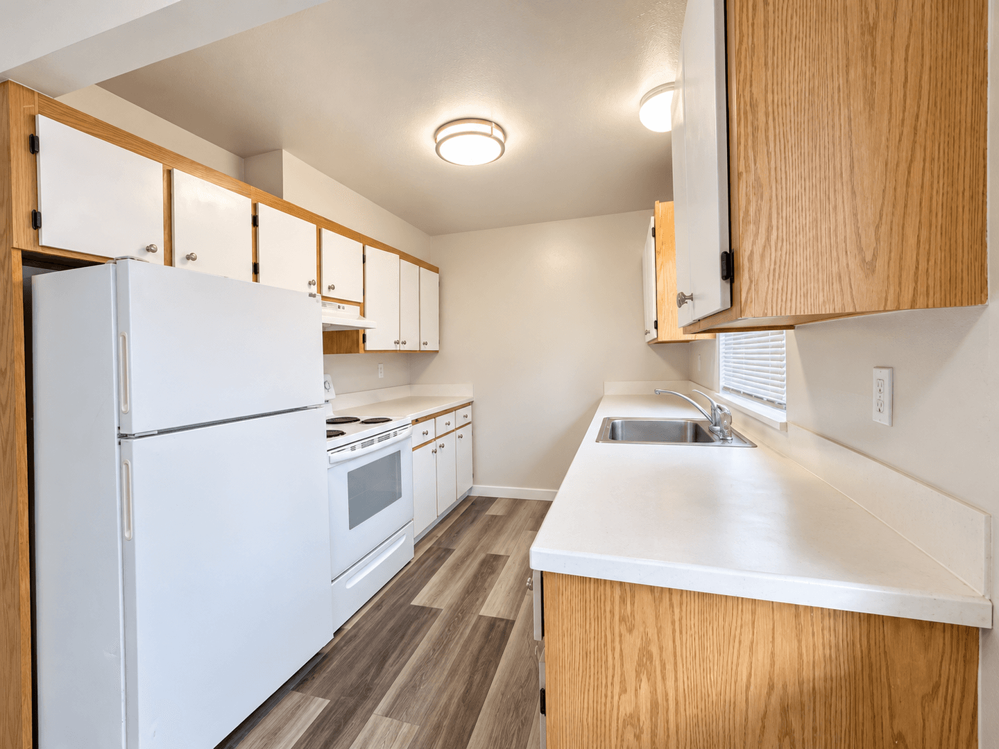 Kent Apartment: 705--717 State Ave N