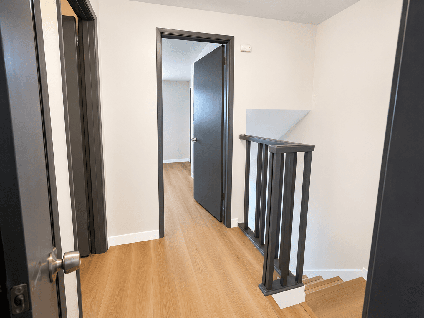Kent Apartment: 703 Woodford Ave N