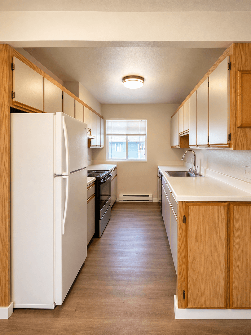 Kent Apartment: 705--717 State Ave N