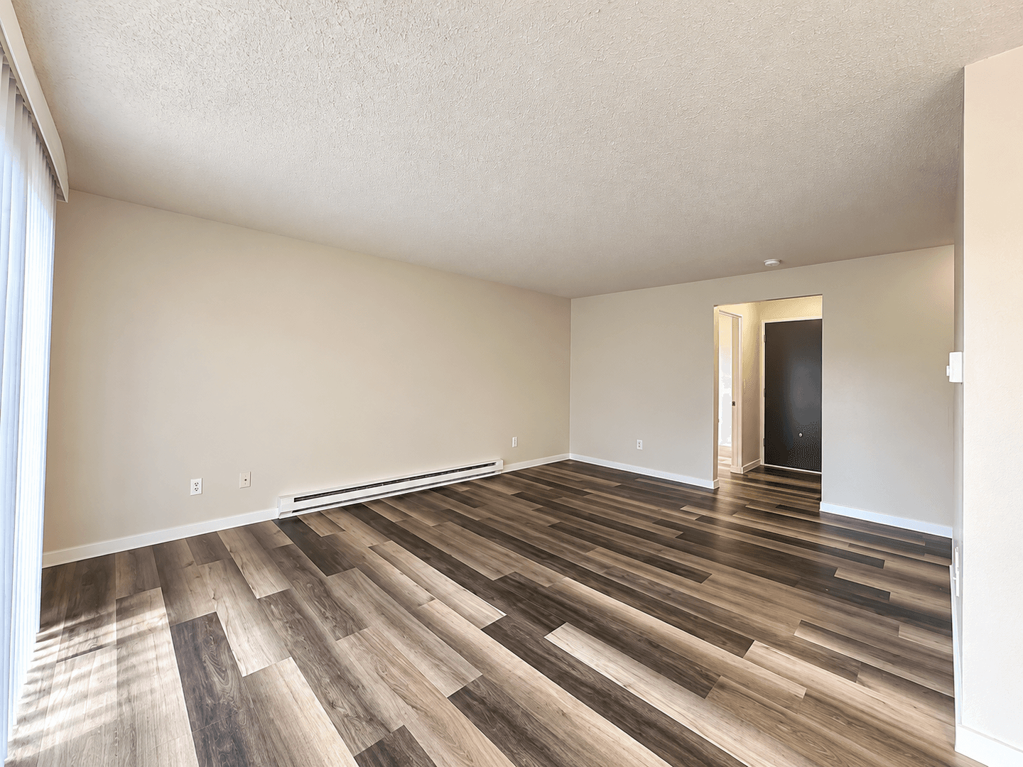 Kent Apartment: 705--717 State Ave N