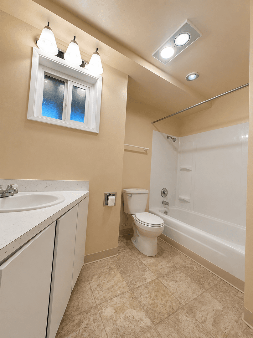 Seattle Apartment: 9929 14th Ave S