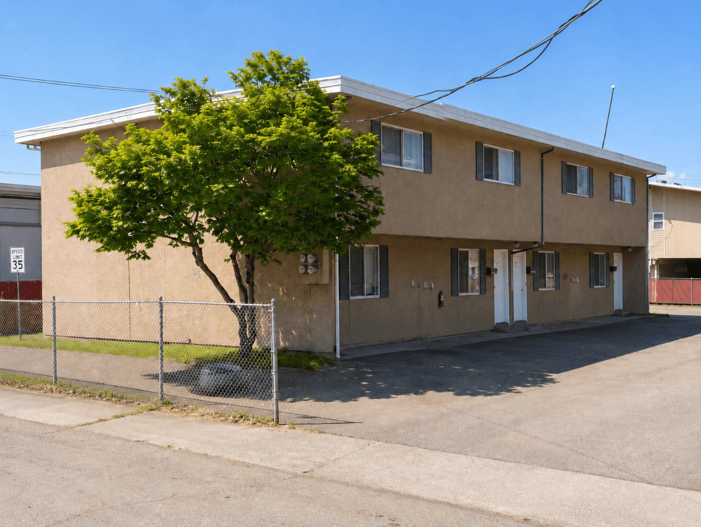 Kent Apartment: 703 Woodford Ave N