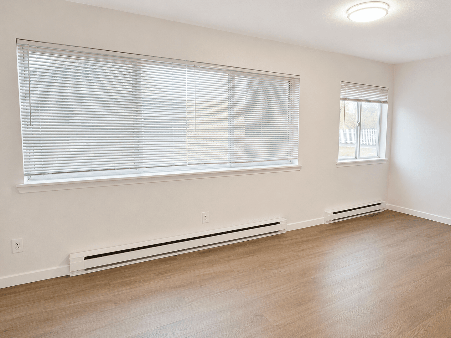 Kent Apartment: 705--717 State Ave N