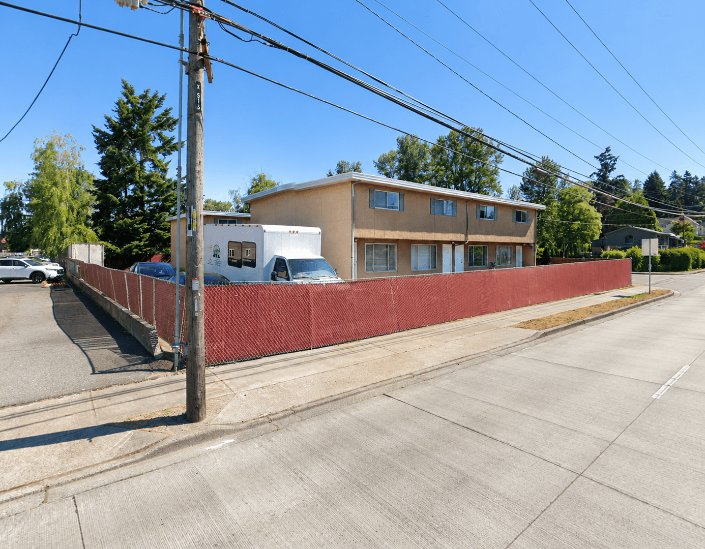 Kent Apartment: 703 Woodford Ave N