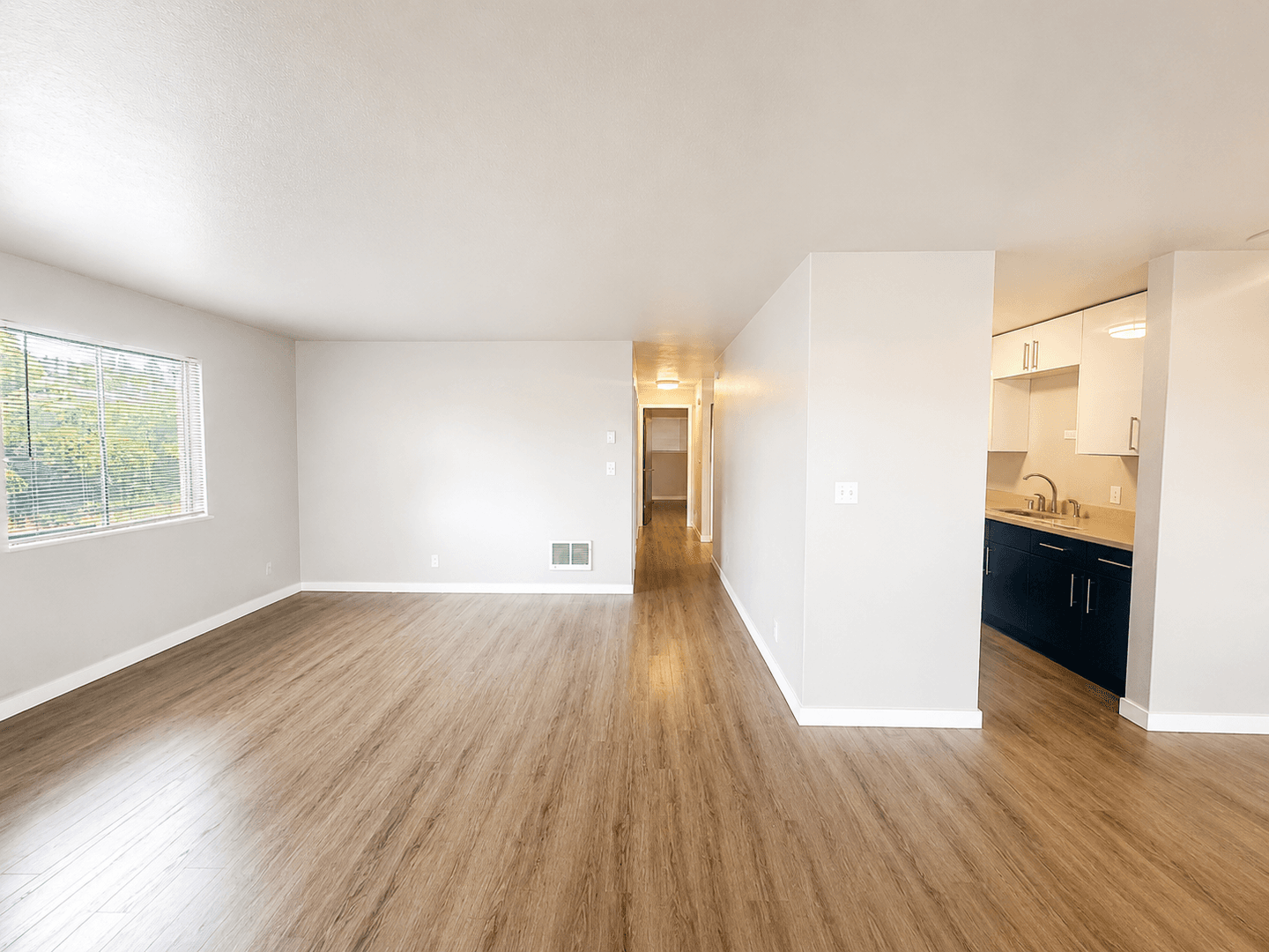 Renton Apartment: 1064 Kirkland Ave NE