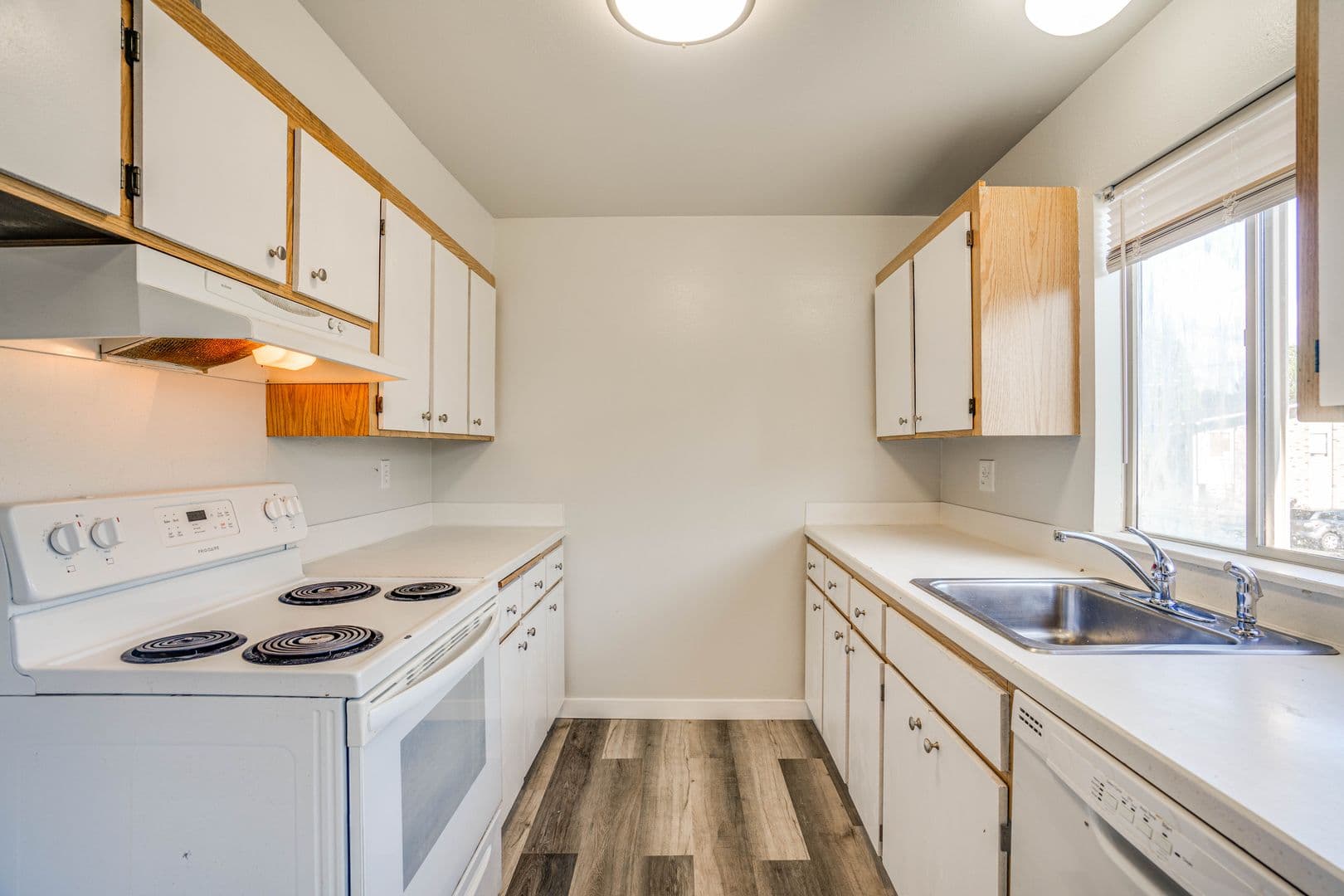 Kent Apartment: 705--717 State Ave N