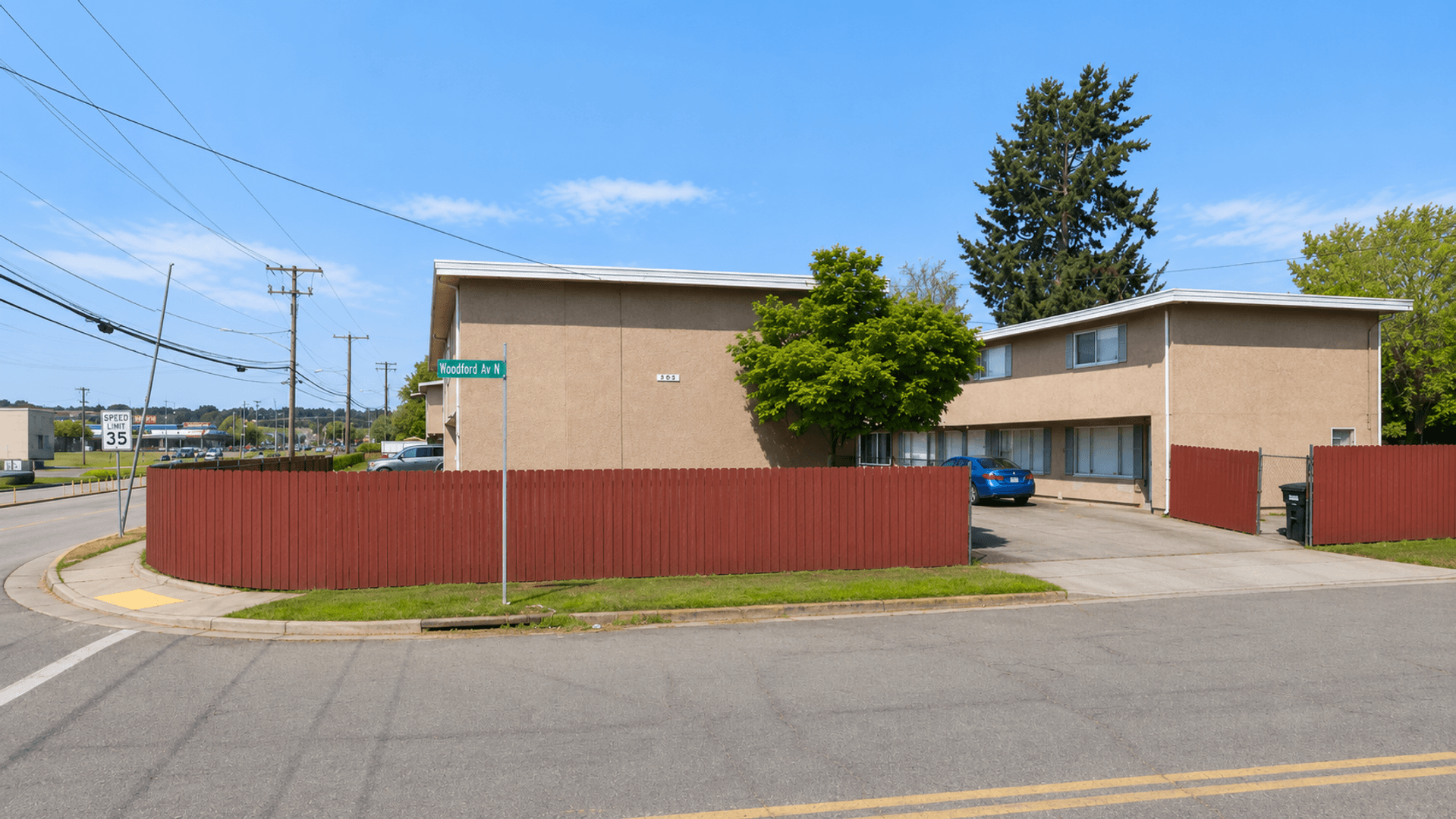 Kent Apartment: 703 Woodford Ave N