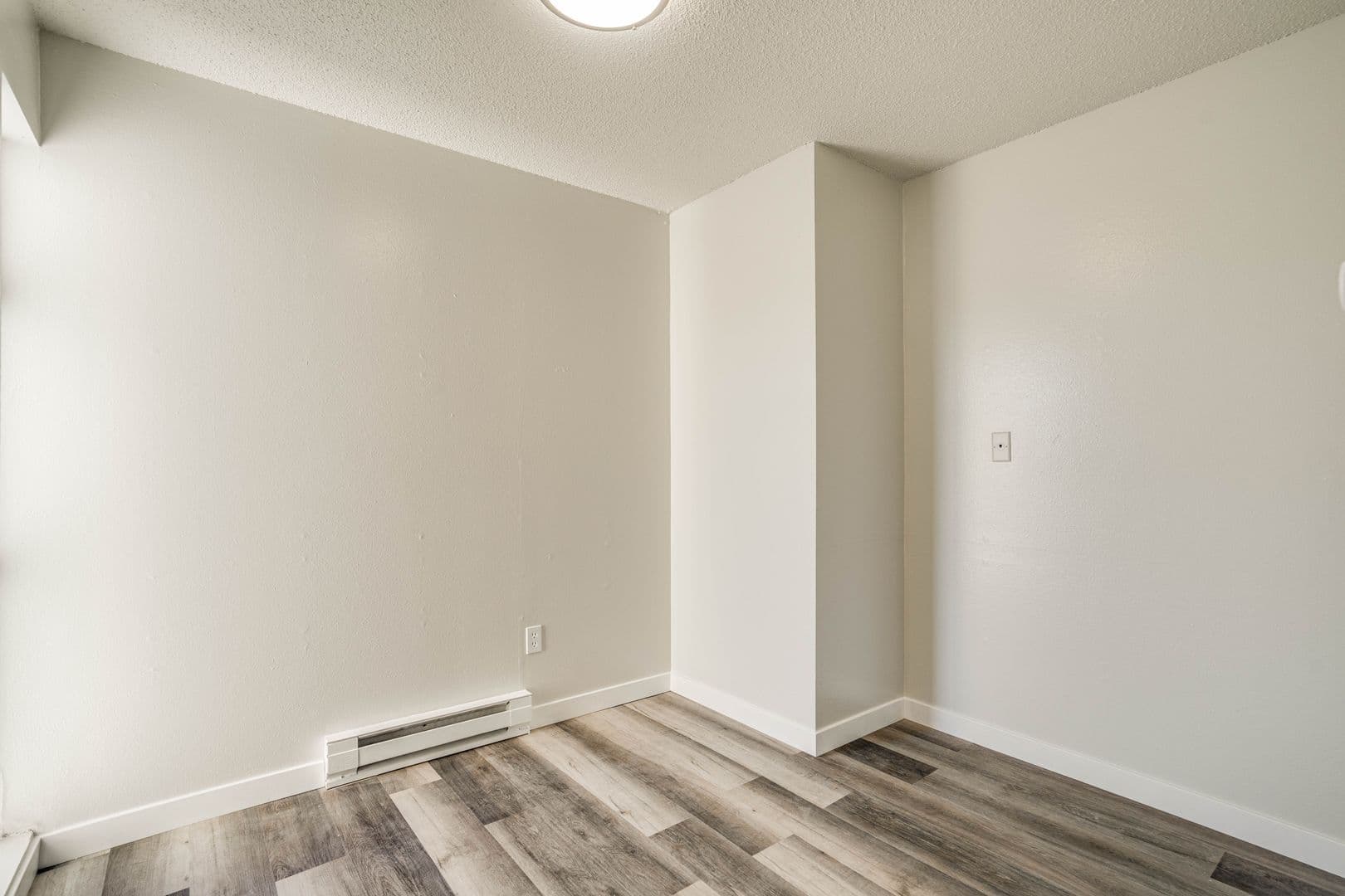 Kent Apartment: 705--717 State Ave N
