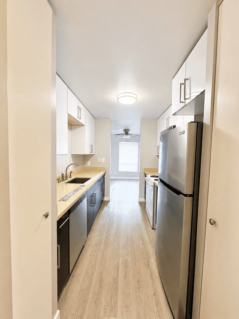 Renton Apartment: 1064 Kirkland Ave NE