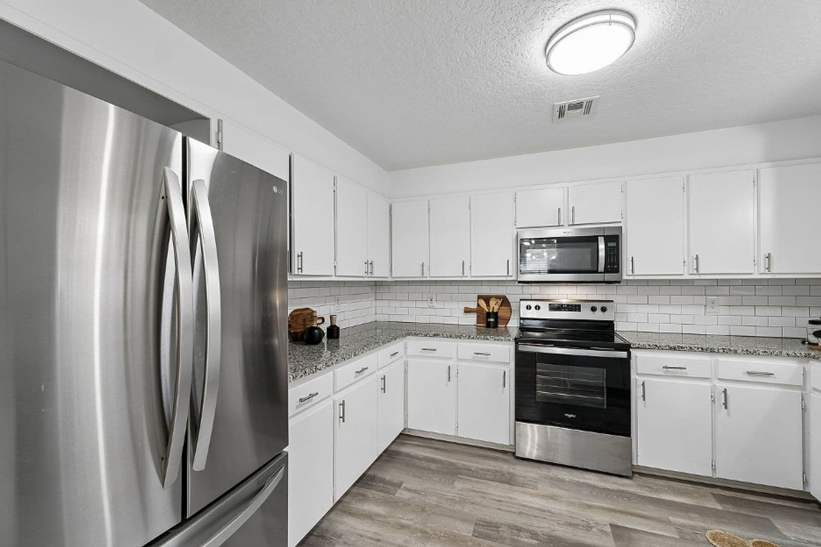 Edmond House: 422 Chartrand Ave