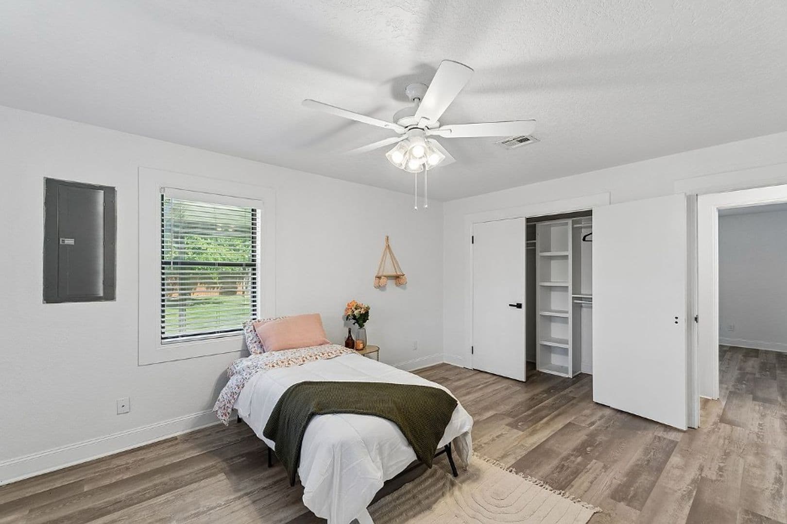 Edmond House: 422 Chartrand Ave