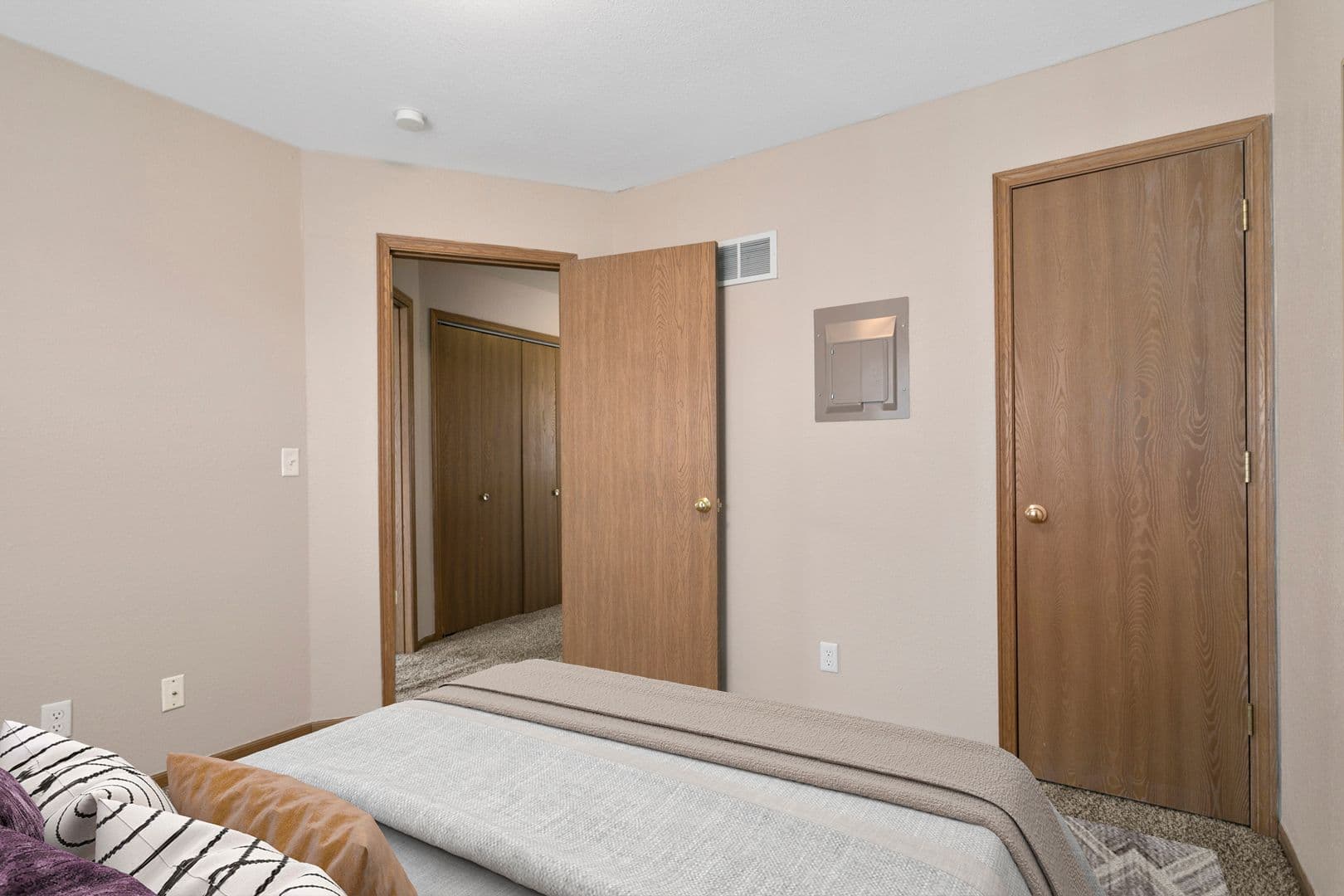 Lawrence Apartment: 1300-1336 Crosswinds Court