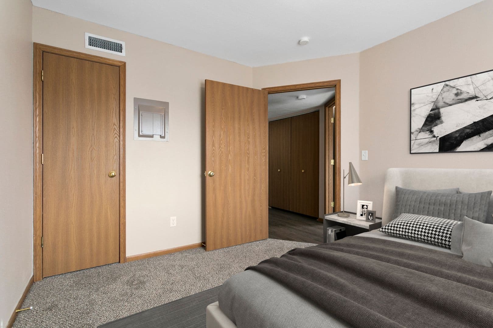 Lawrence Apartment: 1100-1311 George Court