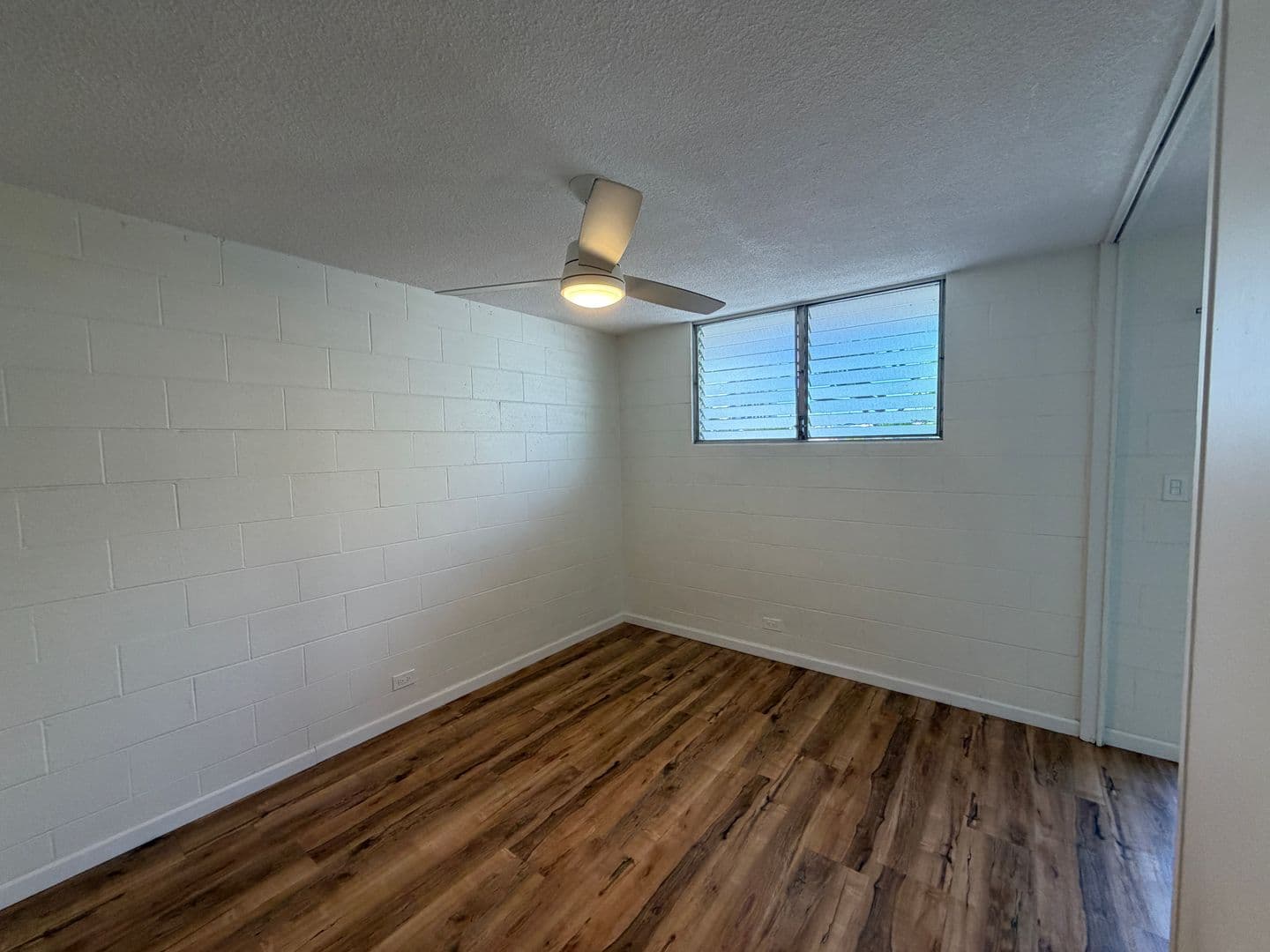Honolulu Apartment: 2717 S. King Street