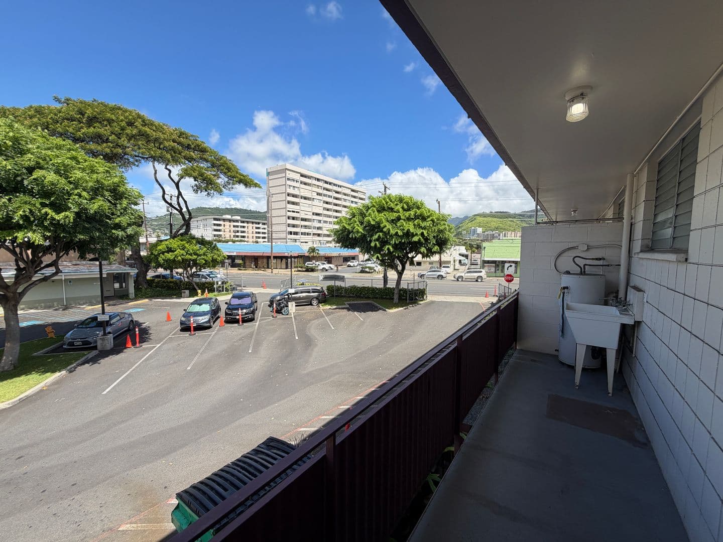 Honolulu Apartment: 2717 S. King Street