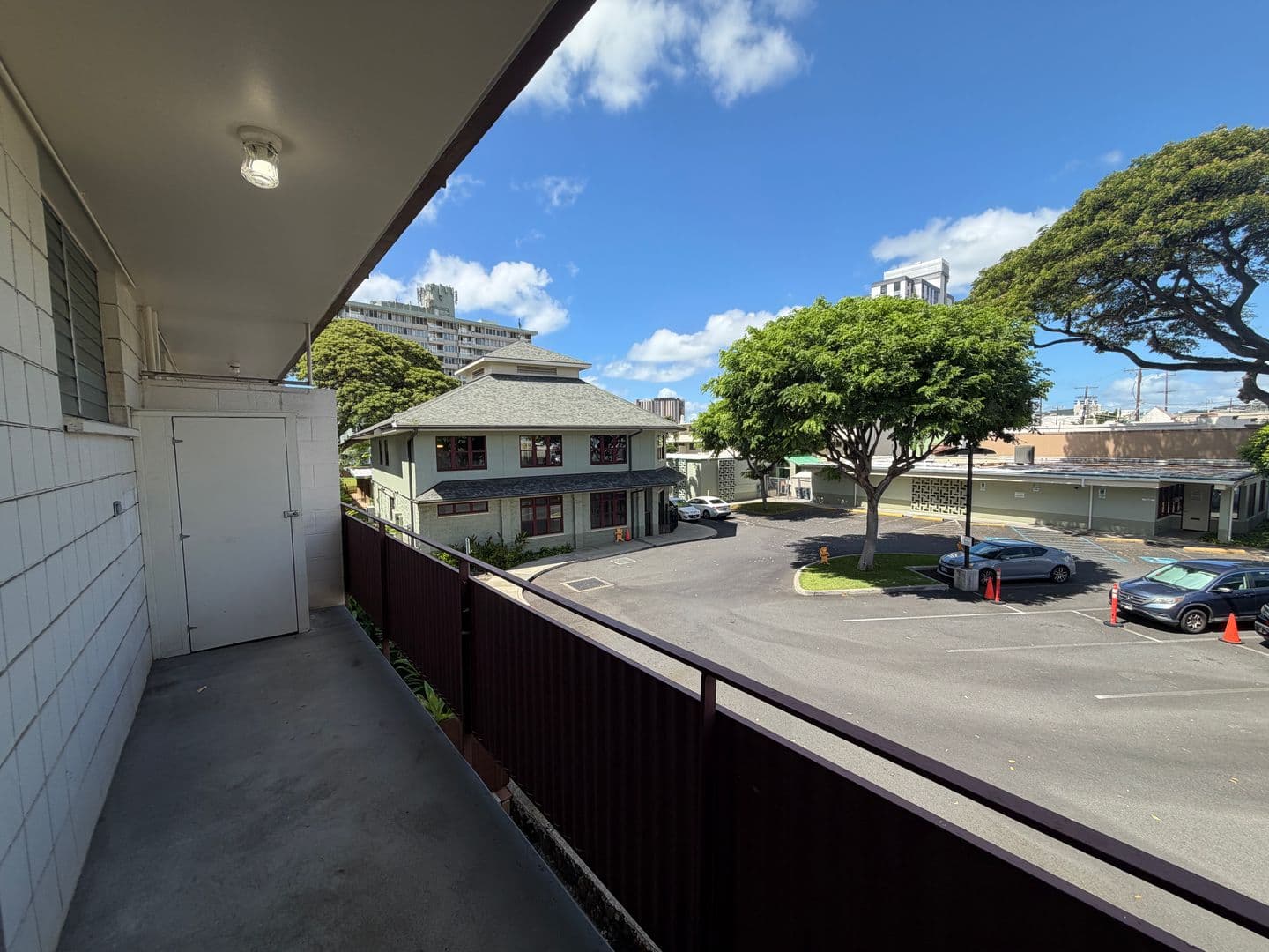 Honolulu Apartment: 2717 S. King Street