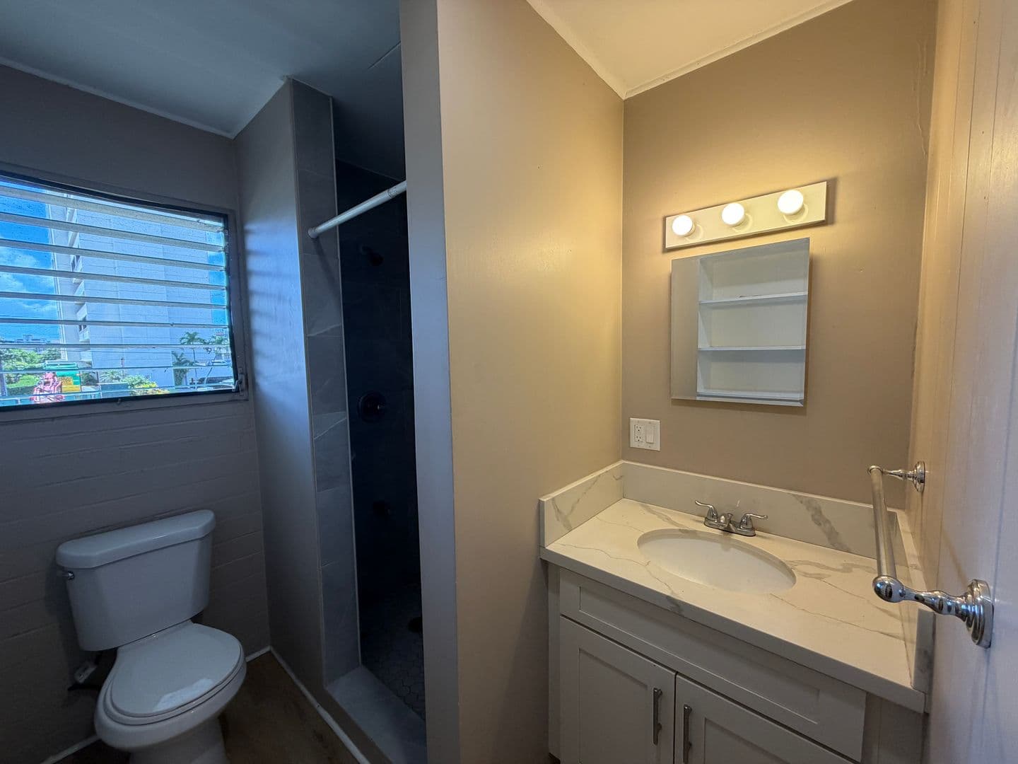 Honolulu Apartment: 733 Coolidge Street