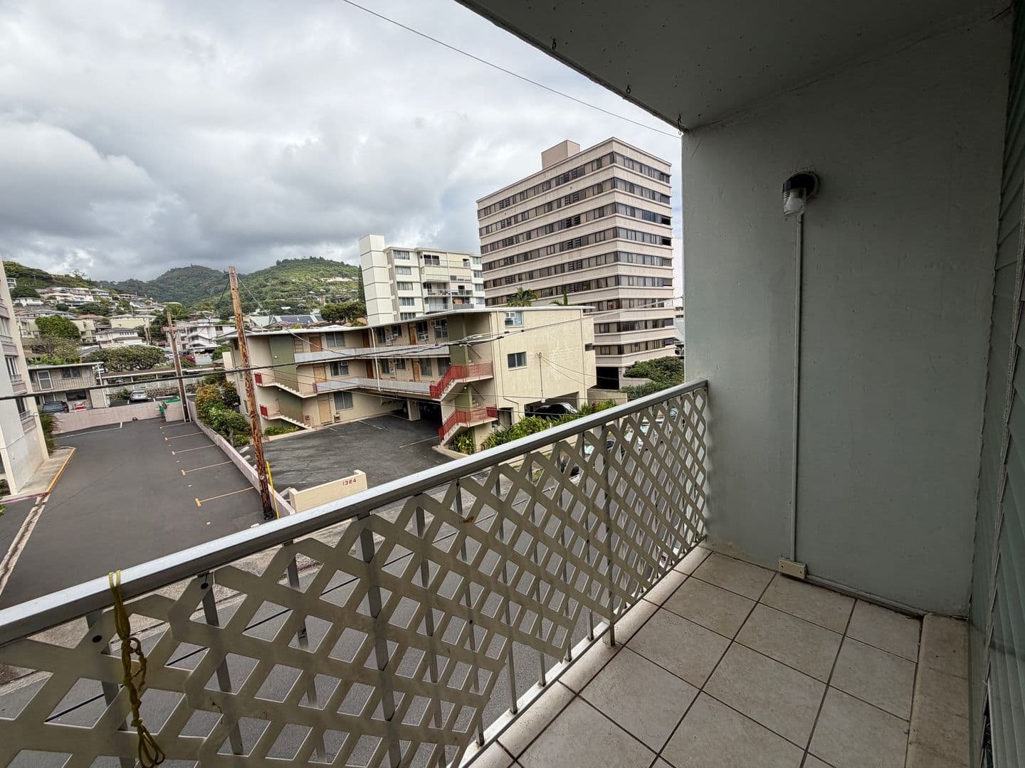 Honolulu Apartment: 1315 Heulu Street