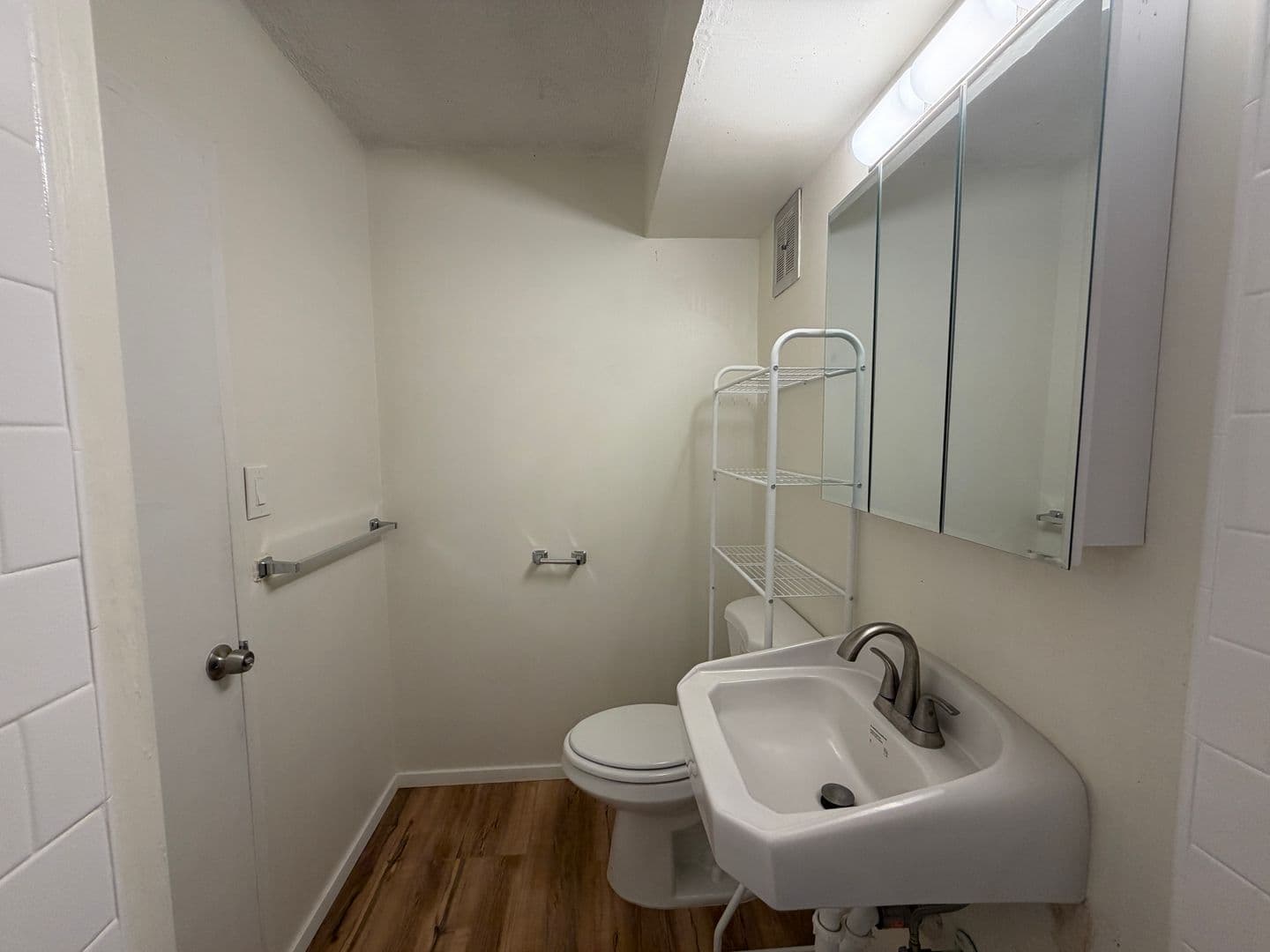 Honolulu Apartment: 2717 S. King Street
