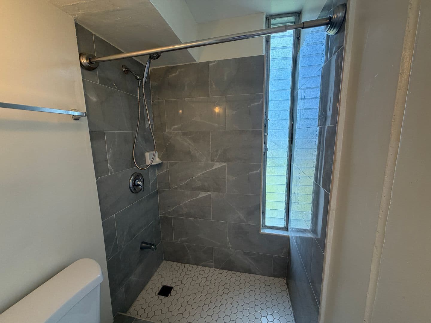 Honolulu Apartment: 1315 Heulu Street