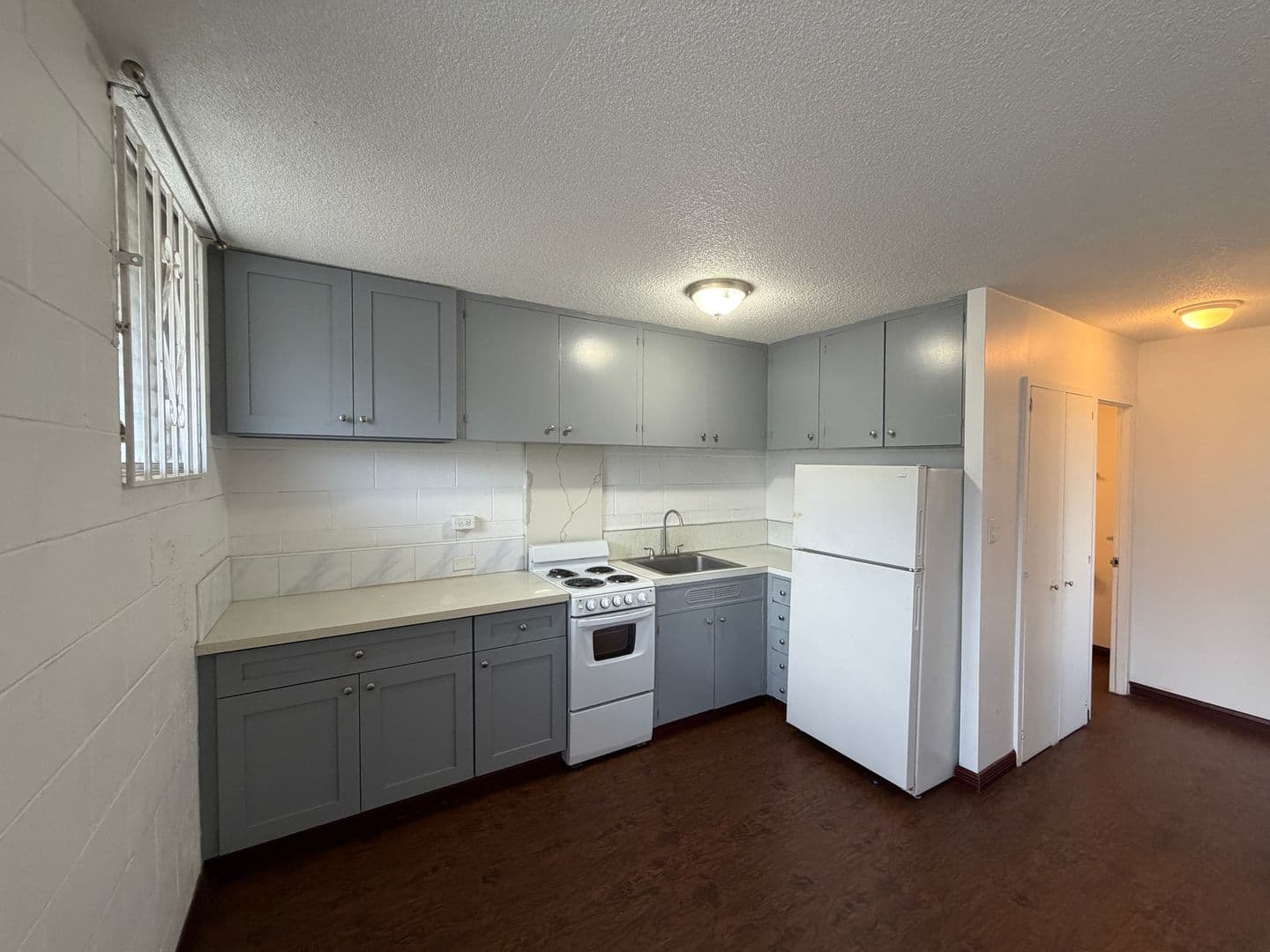 Honolulu Apartment: 2717 S. King Street