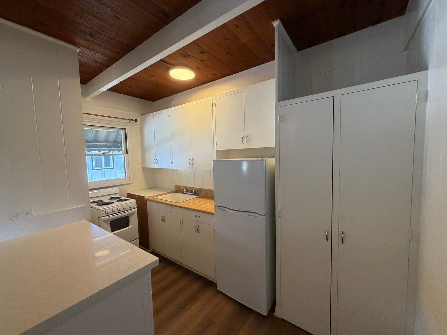 Honolulu Apartment: 2032 Kapiolani Boulevard