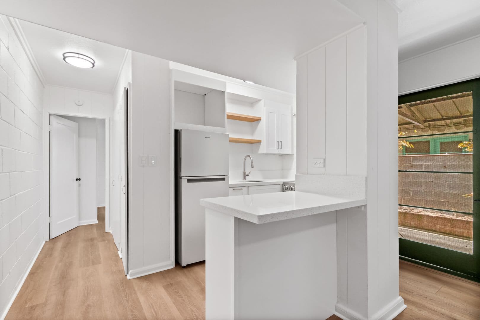 Honolulu Apartment: 2032 Kapiolani Boulevard