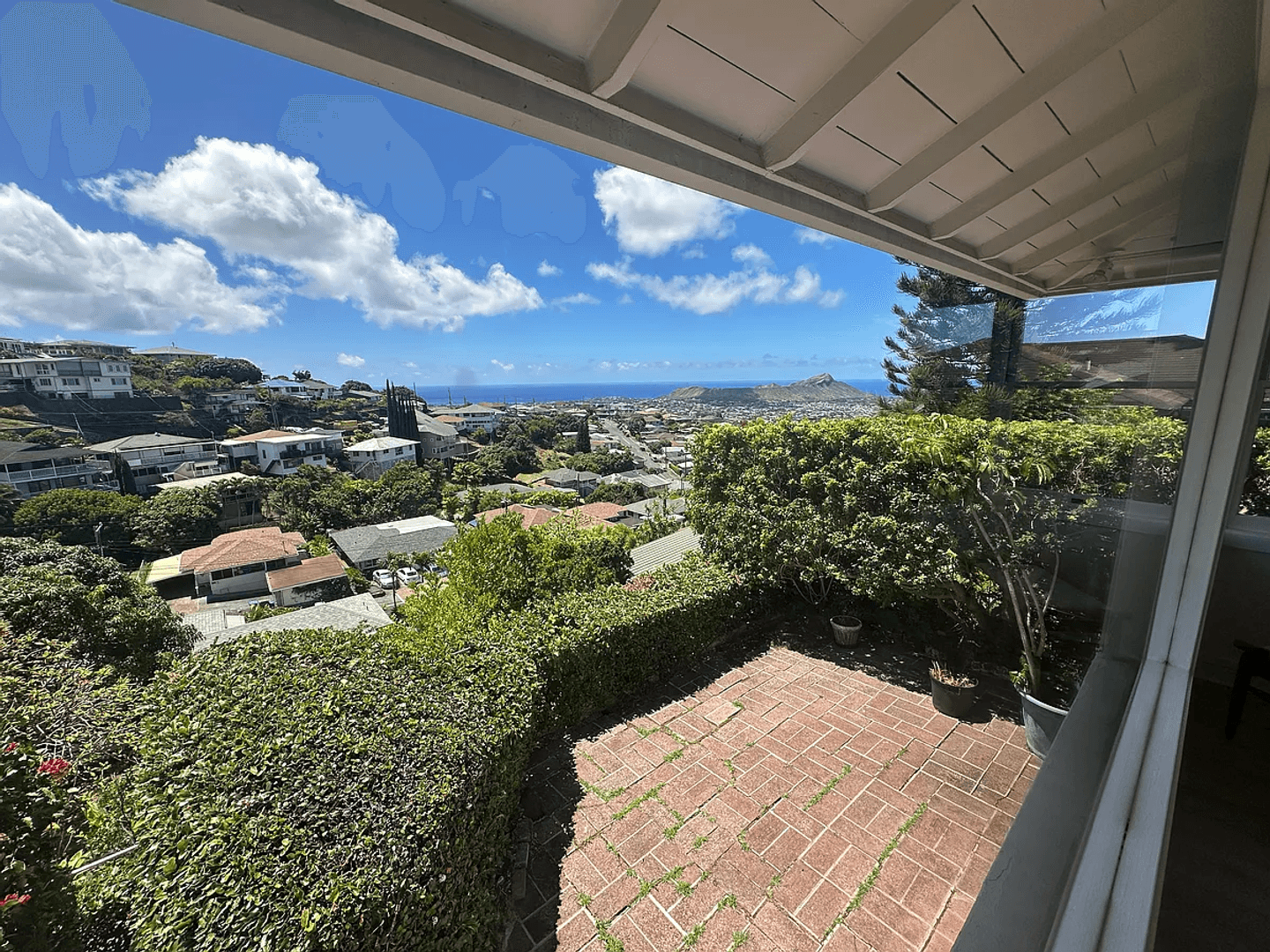 Honolulu House: 1769 Bertram Street