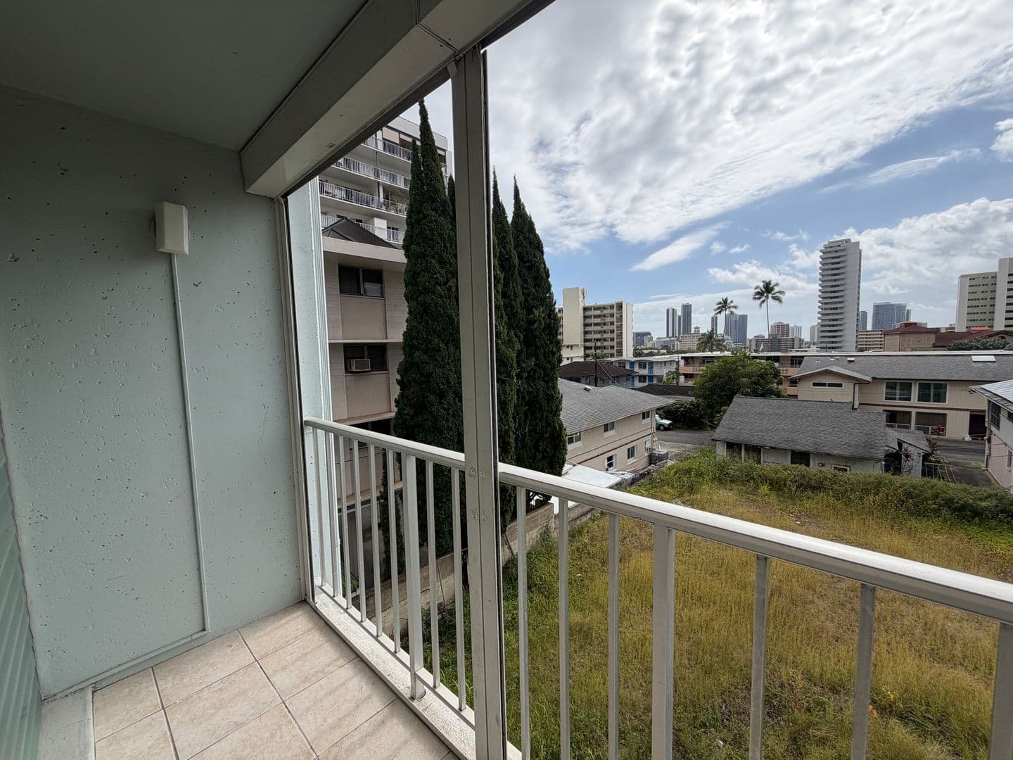 Honolulu Apartment: 1315 Heulu Street