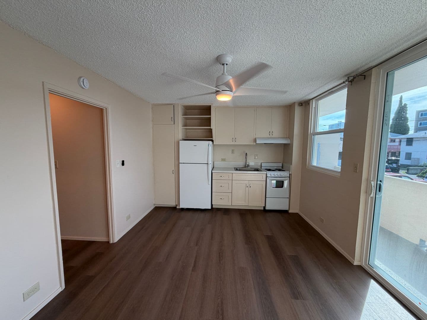 Honolulu Apartment: 1650 Stillman Lane